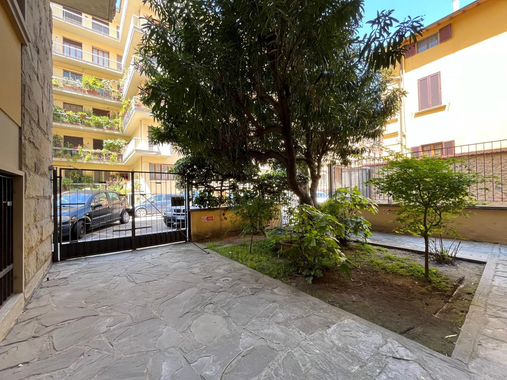 Orcagna Suite With Parking Флоренция Экстерьер фото